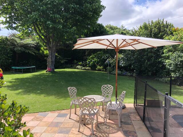 Beautiful home near Constantia wine farms gallery image 3