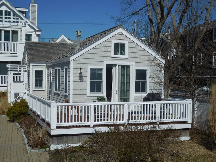 private patio, seating for 6, BBQ, Chase, unobstructed bay views