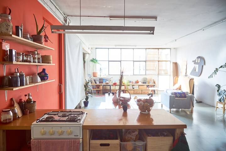 Sunny and spacious loft, close to beach