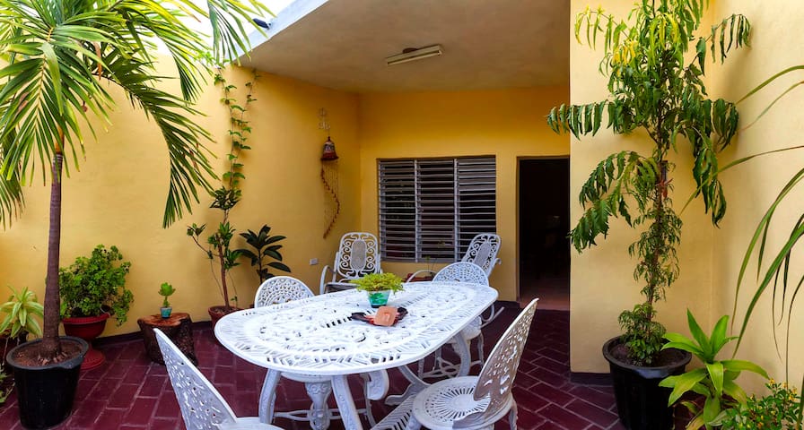 Private aprtmnt with 2 balconies! English spoken.