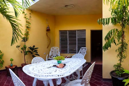 Private aprtmnt with 2 balconies! English spoken.