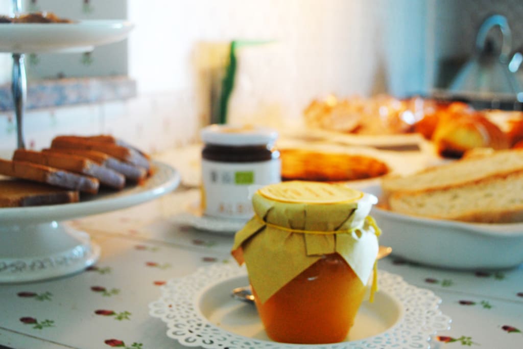 una deliziosa collazione fatta in casa ogni mattina