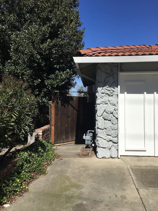 Enter apartment from the left side of the garage. Please contact hosts before check-in so we can provide instructions.