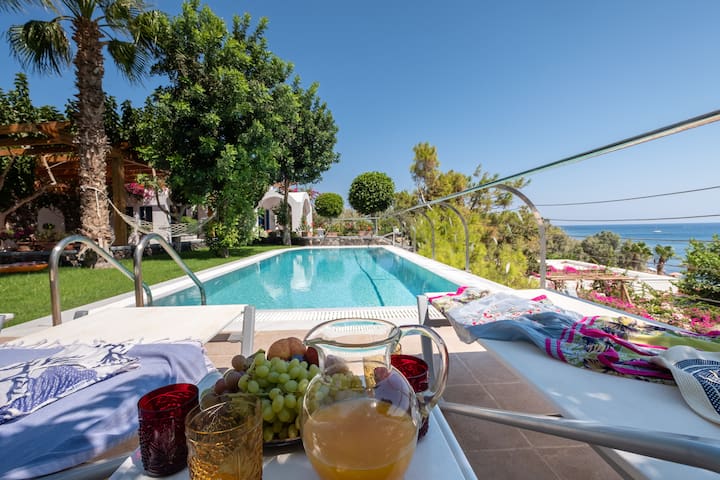 Santorini Mystique Garden Luxury Villa