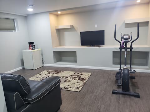 Clean&Cozy Suite near the airport&other amenities