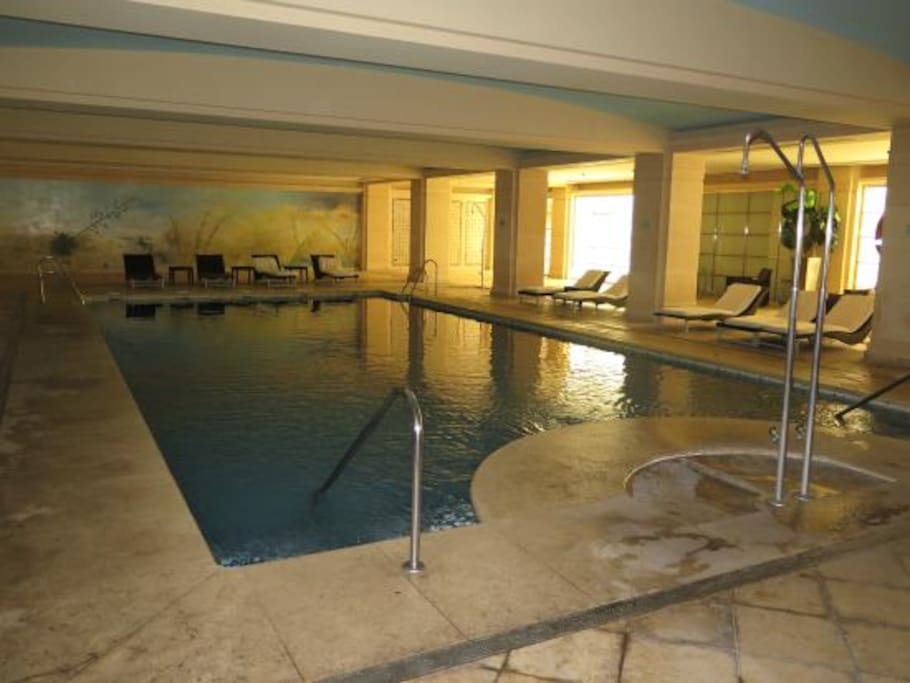 Piscina cubierta de La Envía Wellness & Spa
