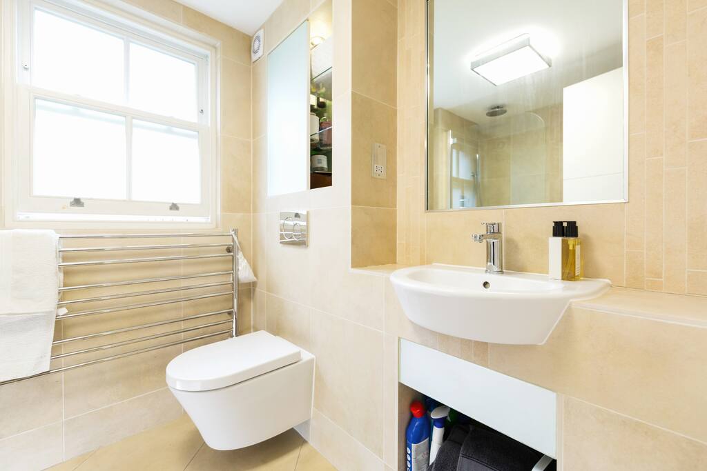 Modern bathroom