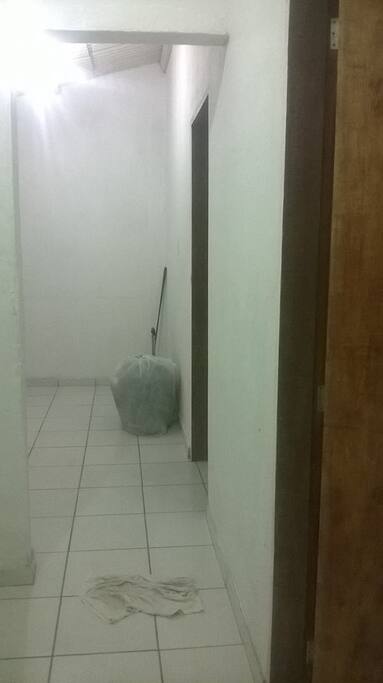 OS DOIS QUARTOS COM PORTA