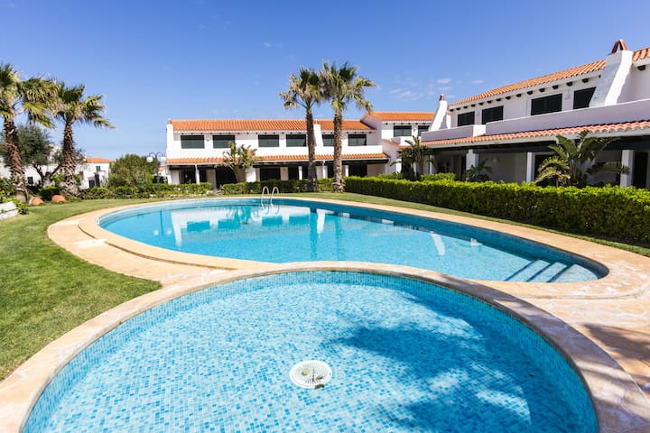 Preciosa casa a pocos metros de mar con piscina