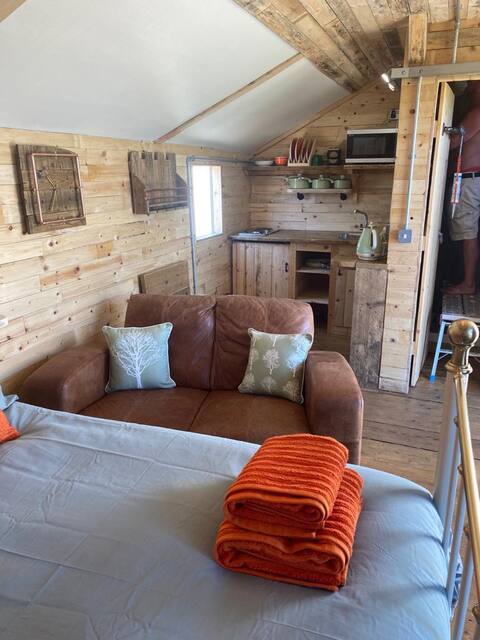 Popular Airbnb listing: Greenacres,a romantic rustic retreat in Dorset