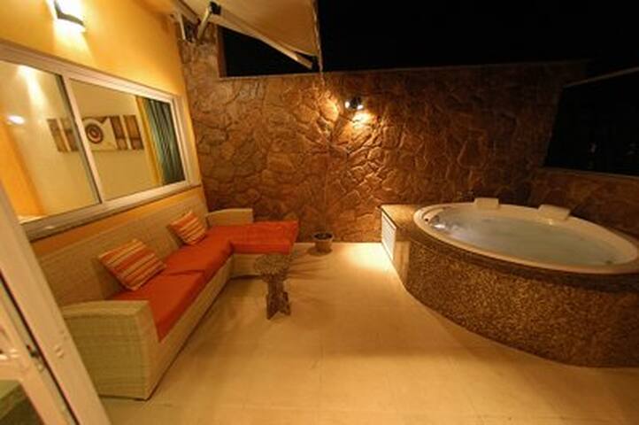 PENTHOUSE in COPACABANA with private pool gallery image 2