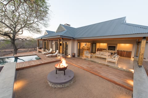 Nkanyi House on wildlife estate near Kruger Park