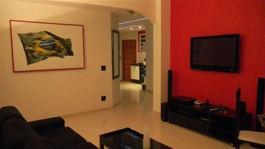 COPACABANA – 3 BR – just a jump to the beach ! gallery image 3