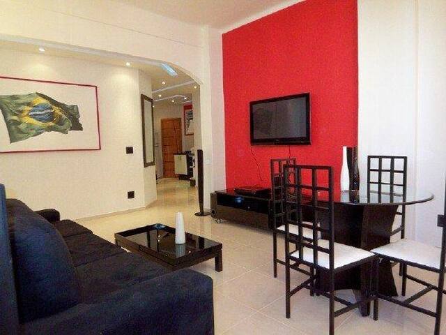 COPACABANA – 3 BR – just a jump to the beach ! gallery image 4