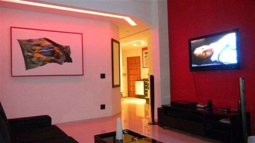 COPACABANA – 3 BR – just a jump to the beach ! gallery image 5