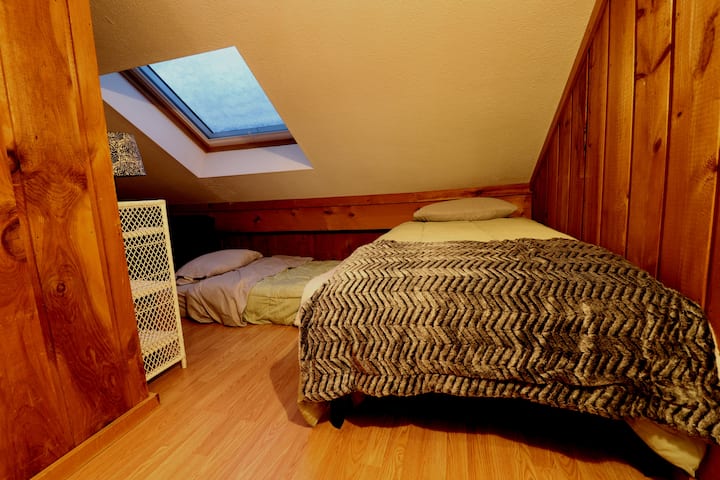 Sleep Loft (3rd Bedroom)