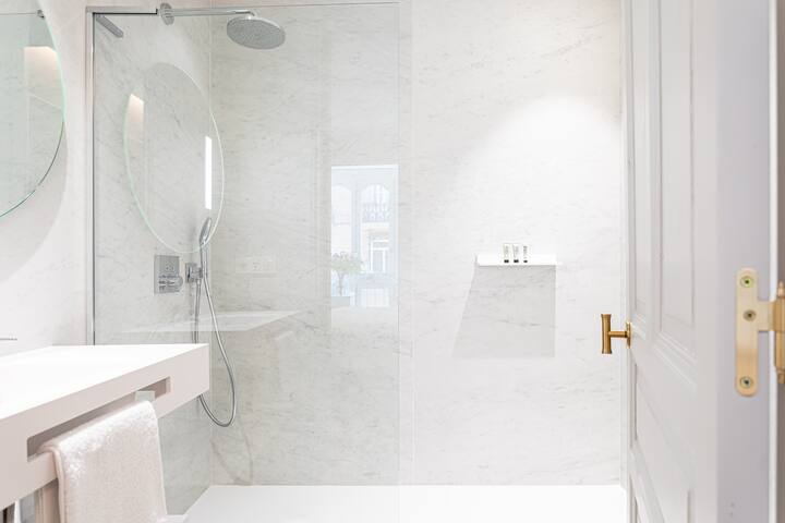 “La Bella Easo” brand new&style at La Concha beach gallery image 3