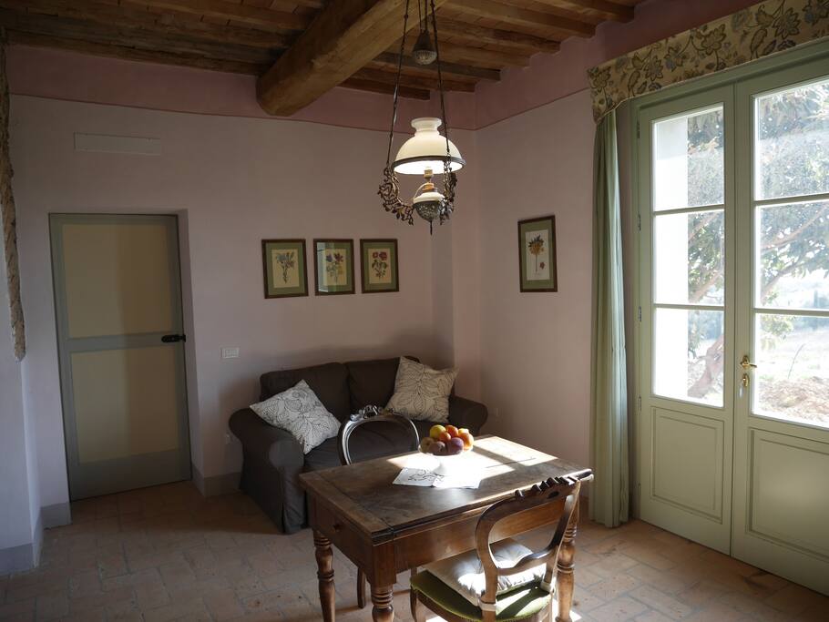 Il divano letto nel soggiorno