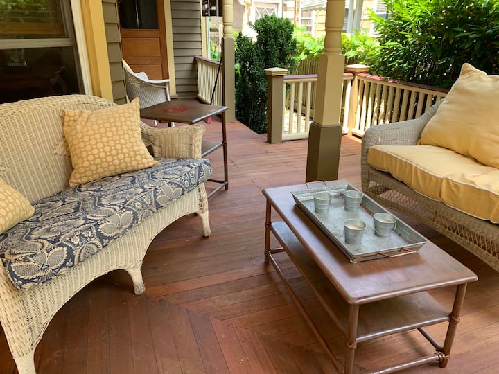 The perfect Ocean Grove getaway. Book Now!
