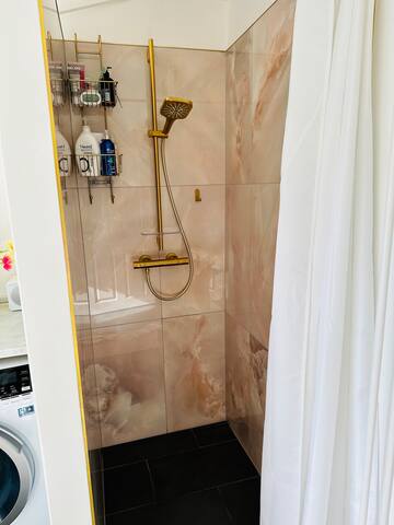 Udsigt direkte til den smukke Nyhavn gallery image 4