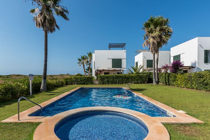 Incredible villa near the beach