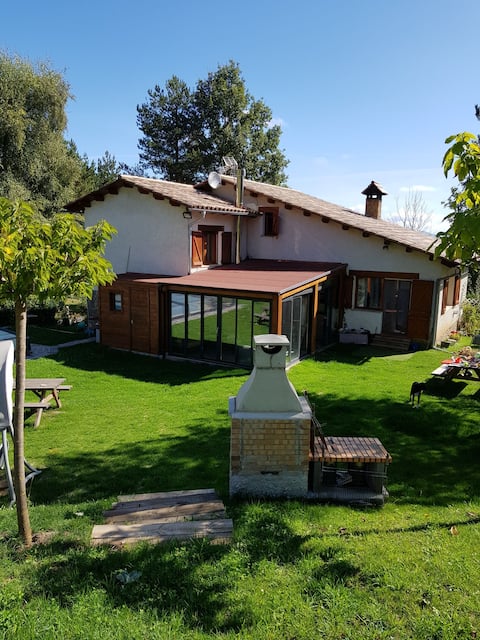 Great rustic house, with pool and barbecue