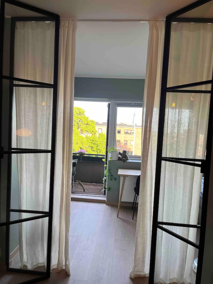 Spálňa/kancelária pre hostí s balkónom