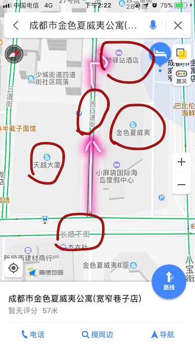 沿着【长顺下街主干道 】从【天越】和【金色夏威夷】的中间【西二道街】一直走 直到金色夏威夷这座楼的尽头 右手边看到【小息驿站】的广告牌 就到民宿楼下了