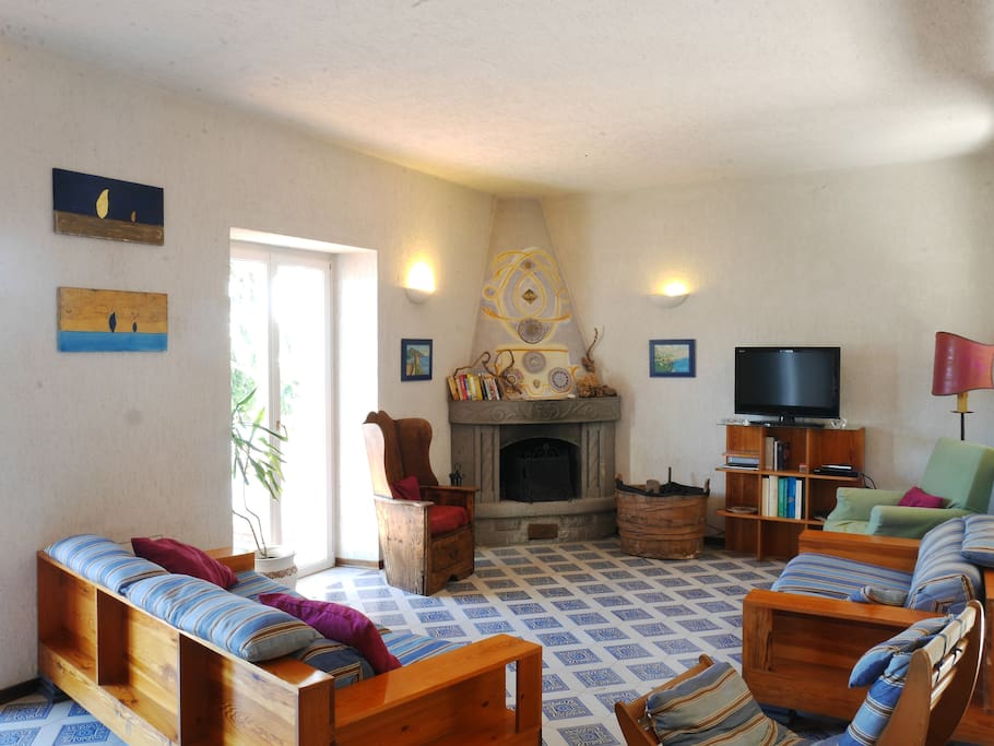 Lounge / Large space with access to main terrace
