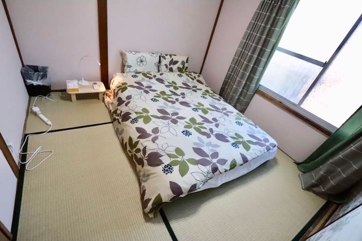Room C  double bed 140*200
there is a balcony 

you can add 1 tatami if more people use this house