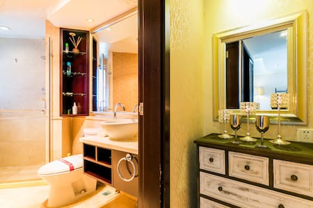 新年八折优惠 （预订立减）— 市中心60平米智能家居套房《曾经》-旧法国租界高档民宿