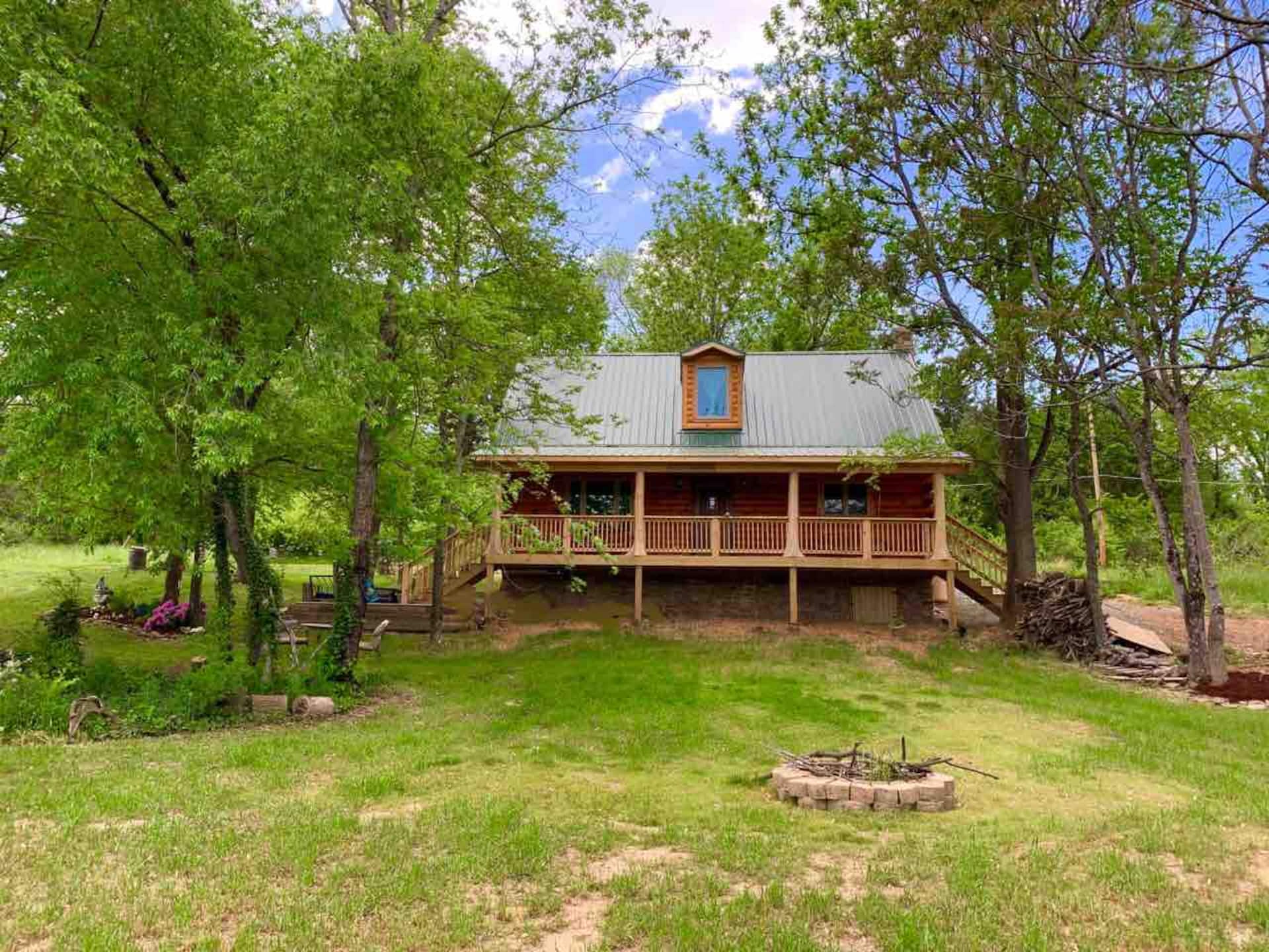 Blue Haven Authentic Log Cabin near Bristol