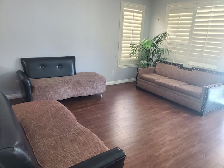 Dov Winner - Mini Castle - 8 Bed - North Las Vegas, NV