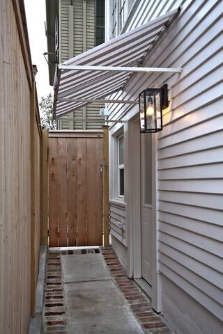 Uptown Living, Steps to St. Charles, Tulane & Park gallery image 2