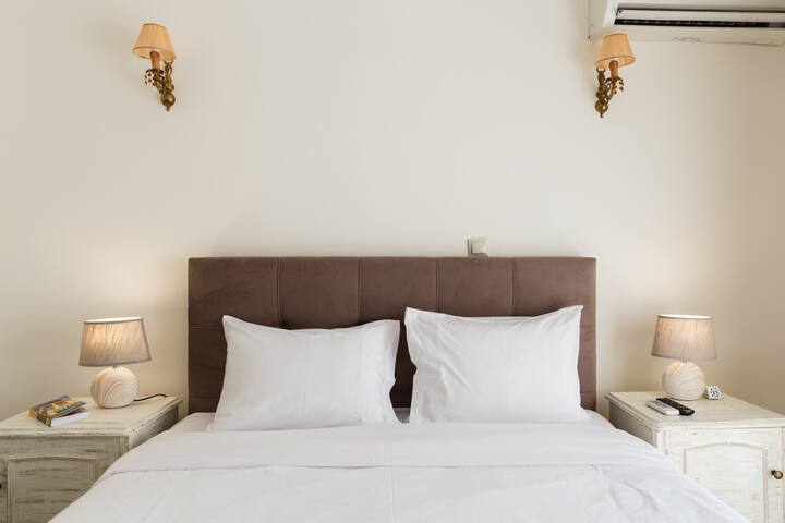 ACRO&POLIS “THE TEMPLE” Apt in the Heart of Athens gallery image 5