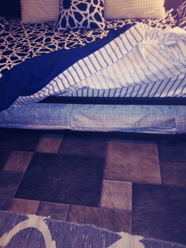 Лизгалки со подвижен кревет под него