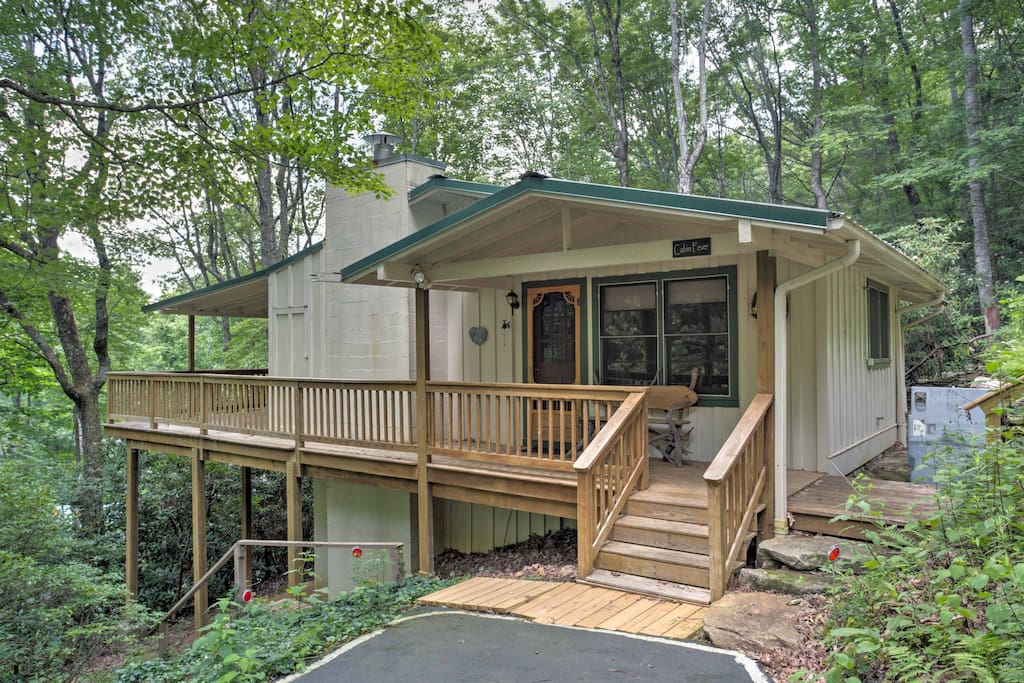 'Cabin Fever' is in a secluded location in the Pisgah National Forest!
