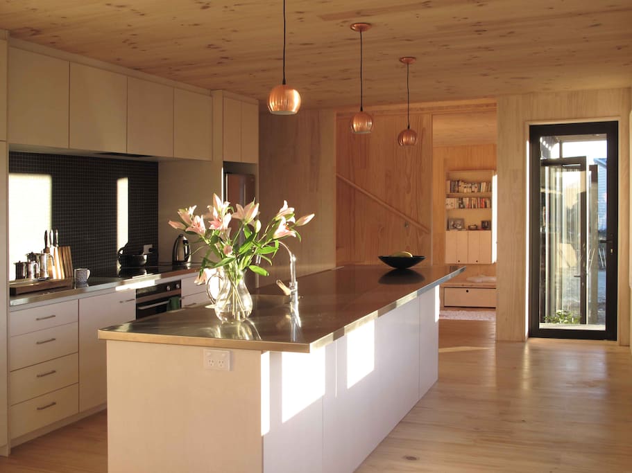 Kitchen (view into lounge)