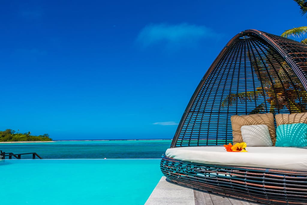 Bliss - choose between the daybed or the pool!