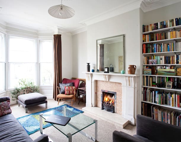 Stylish City Loft - Private Ensuite & Great View!