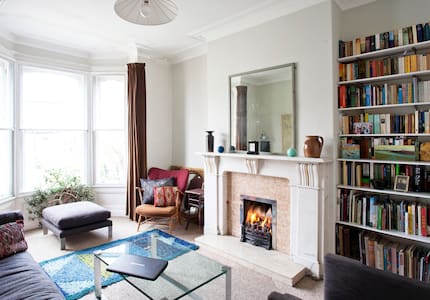 Stylish City Loft - Private Ensuite & Great View!