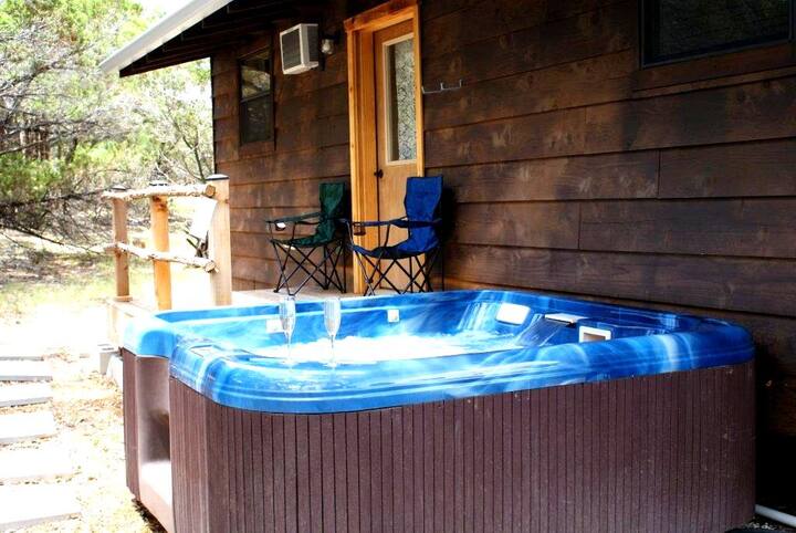 La Luna Cabin - Beautiful views, private hot tub. - Cabins ...