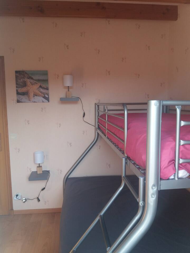 Chumba cha kulala cha
kitanda cha mara mbili 140 na 90