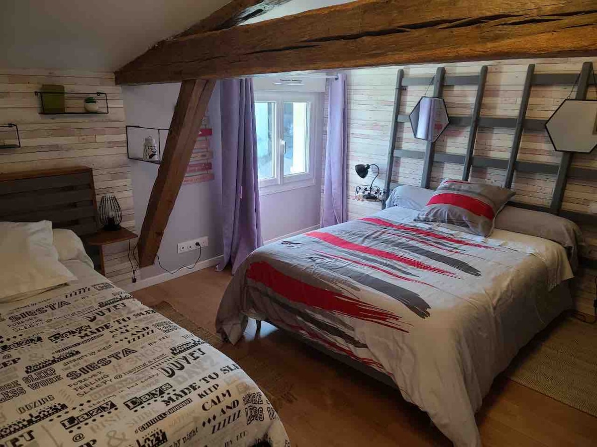 Dormitorio con una cama de 140 y una cama de 90 