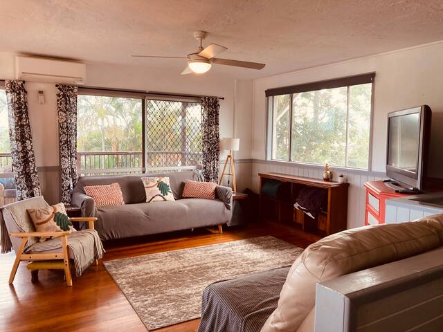 Treetop retreat- Great location-Beautiful views gallery image 5