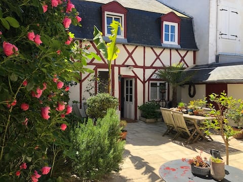 Popular Airbnb listing: cerosseum's little house in Deauville