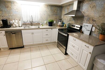 Beautiful Bradenton Bungalow!