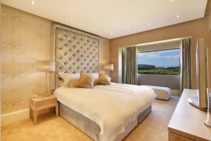 Greenside Views in Mouille Point,Cape Town