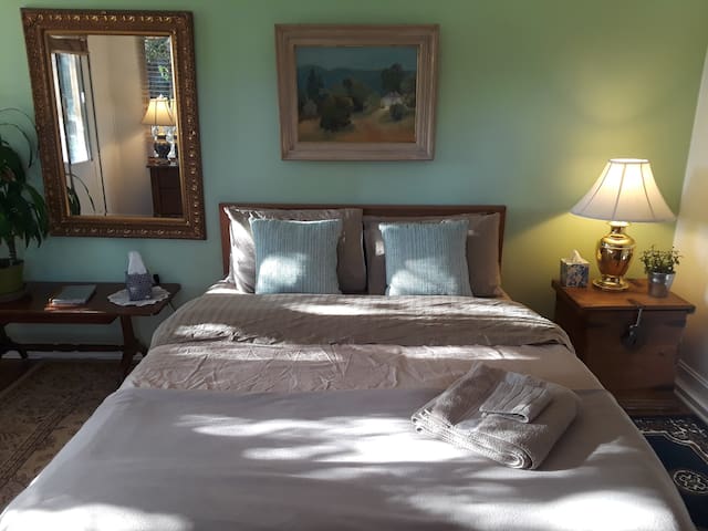 Canyon Home Altadena