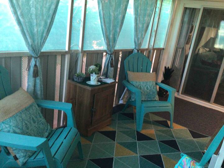 55+ Pet Friendly Capri Resort Retreat Cottages for Rent in Yuma